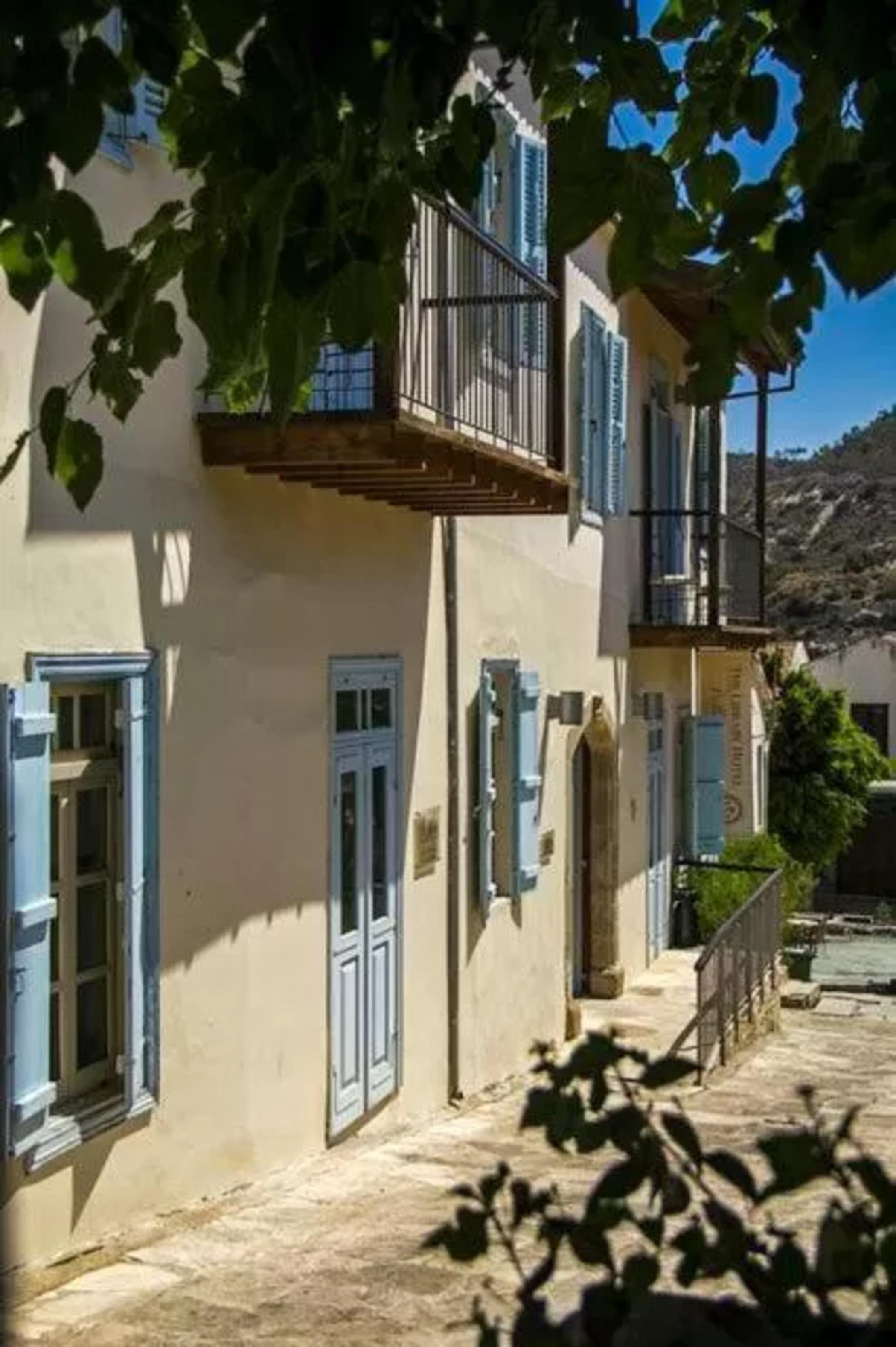 The Library Hotel Wellness Retreat Καλαβασός Εξωτερικό φωτογραφία